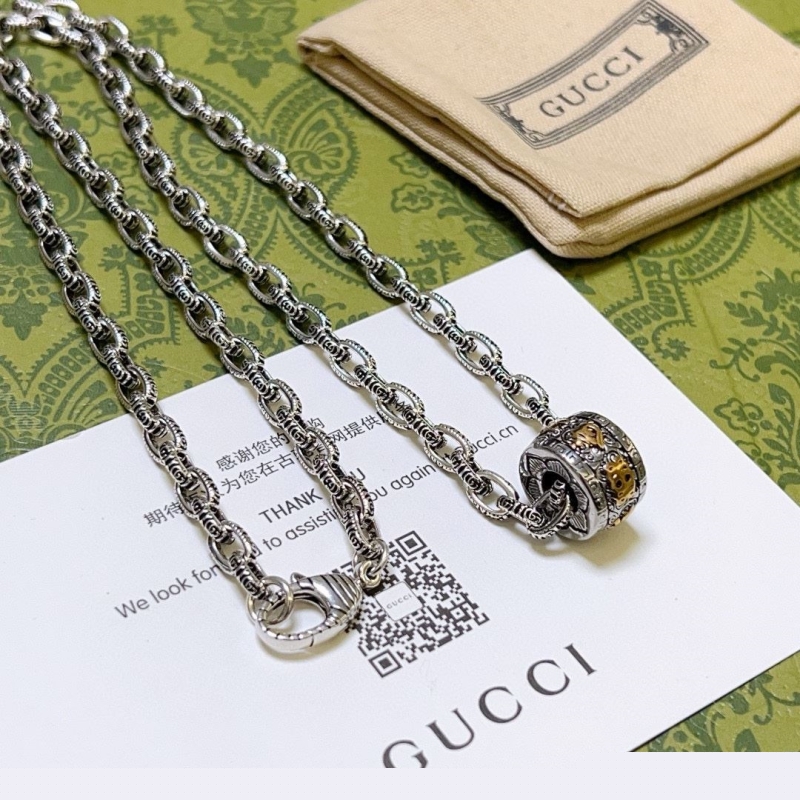 G*u*i necklaces